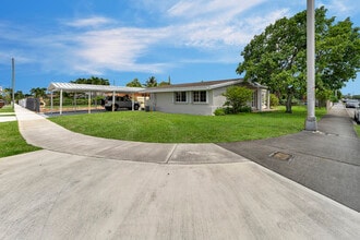 361 SE 6th Ave in Hialeah, FL - Foto de edificio - Building Photo