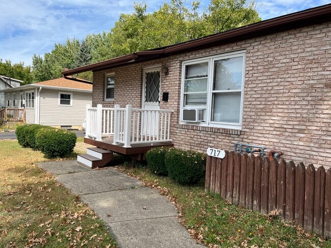 717 Tallmadge Rd, Unit 717 in Cuyahoga Falls, OH - Building Photo - Building Photo