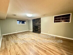 10423-10440 40 Ave NW in Edmonton, AB - Building Photo - Building Photo