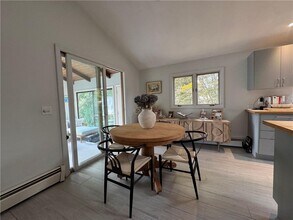 15 Bliss Mine Rd in Middletown, RI - Building Photo - Building Photo