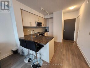 5180 Yonge St in Toronto, ON - Building Photo - Building Photo