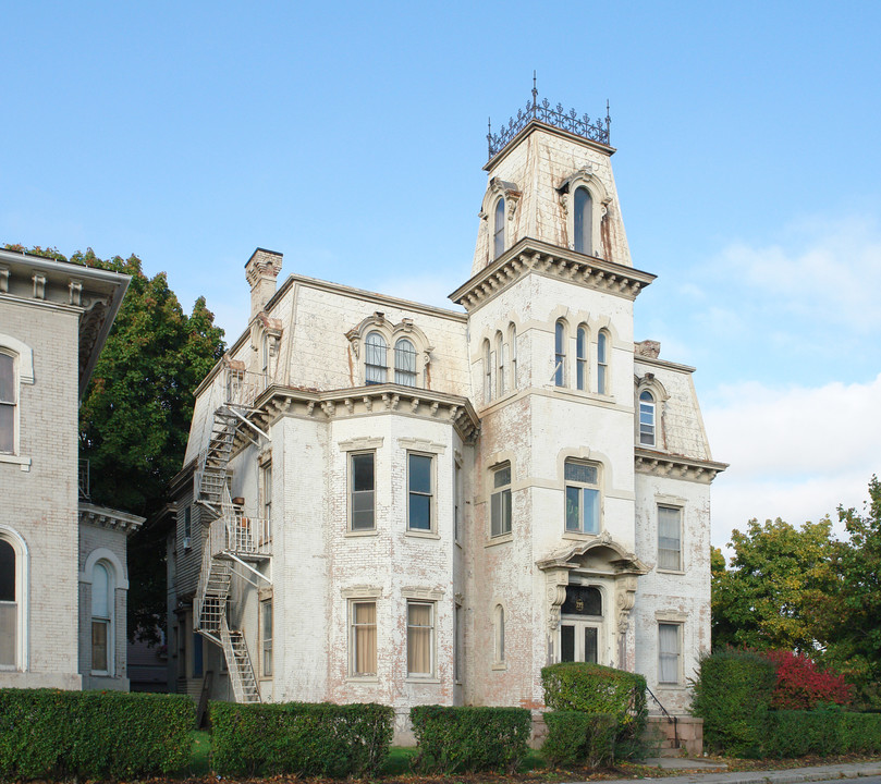 199 S Plymouth Ave in Rochester, NY - Building Photo