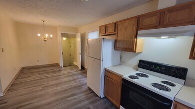 1360 8th Ave in Akron, OH - Building Photo - Building Photo