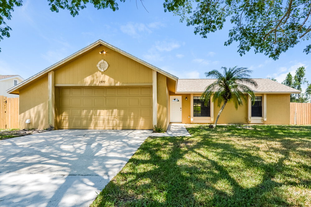 1577 Ross Dr in Deltona, FL - Building Photo