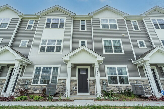 1556 Sequoia Wy in Pingree Grove, IL - Building Photo - Building Photo