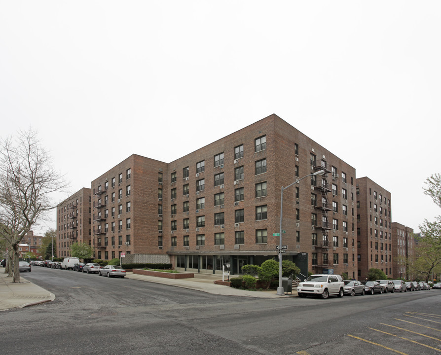 Carlton Plaza in Forest Hills, NY - Building Photo