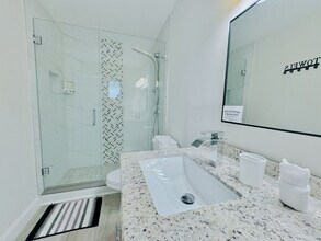 2841 SW 4th Ct in Fort Lauderdale, FL - Foto de edificio - Building Photo