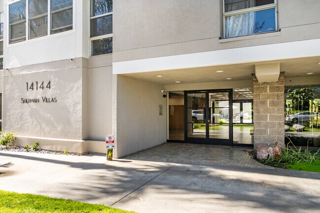 Sherman Villas in Sherman Oaks, CA - Building Photo - Building Photo