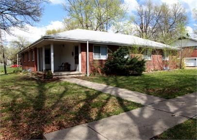 7901 Grandview St in Overland Park, KS - Foto de edificio