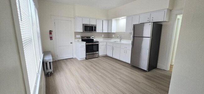 Apartments in Everett & Malden in Everett, MA - Foto de edificio - Building Photo
