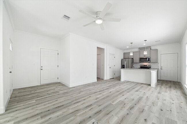 122 W Mulberry Ave in Wharton, TX - Building Photo - Building Photo
