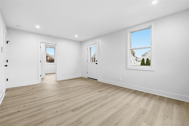 36 Dunwoodie St in Yonkers, NY - Building Photo - Building Photo