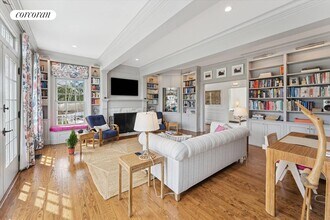 109 Quogue St in Quogue, NY - Building Photo - Building Photo