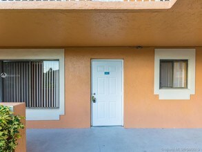 6900 SW 39th St-Unit -104J in Davie, FL - Building Photo - Building Photo