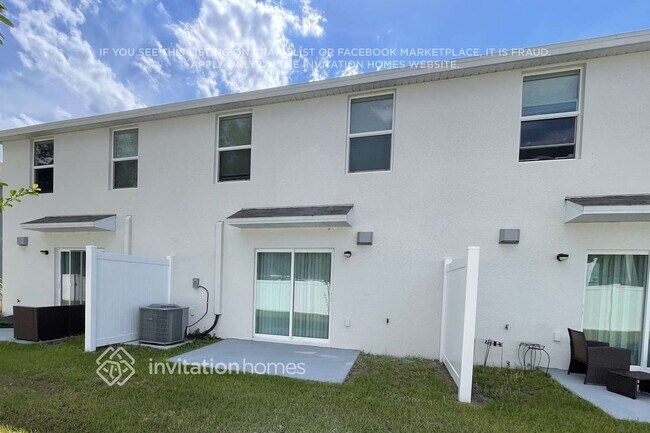 3662 Brownsville Pl in Tampa, FL - Foto de edificio - Building Photo