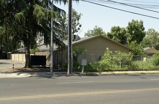 5222 E Tulare Ave Apartments