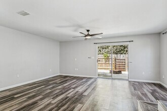 6918 Sea Turtle Cir in Navarre, FL - Foto de edificio - Building Photo