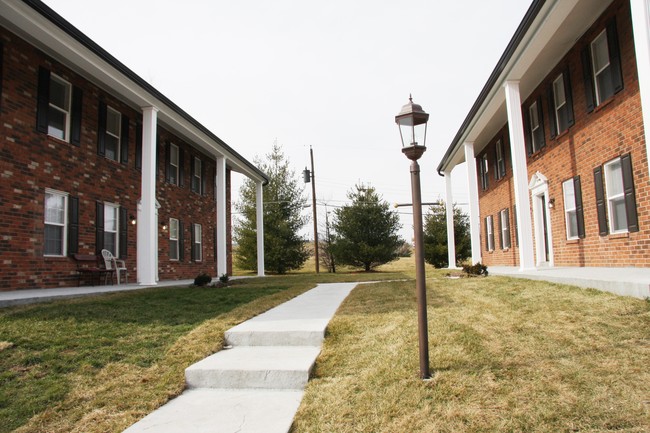 Cedarbrook Apartments in St. Charles, MO - Building Photo - Building Photo