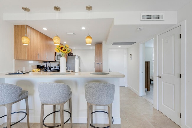 14 Royal Palm Way in Boca Raton, FL - Building Photo - Building Photo