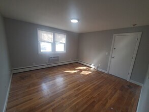 433 B Sea St, Unit 6 in Quincy, MA - Building Photo - Building Photo