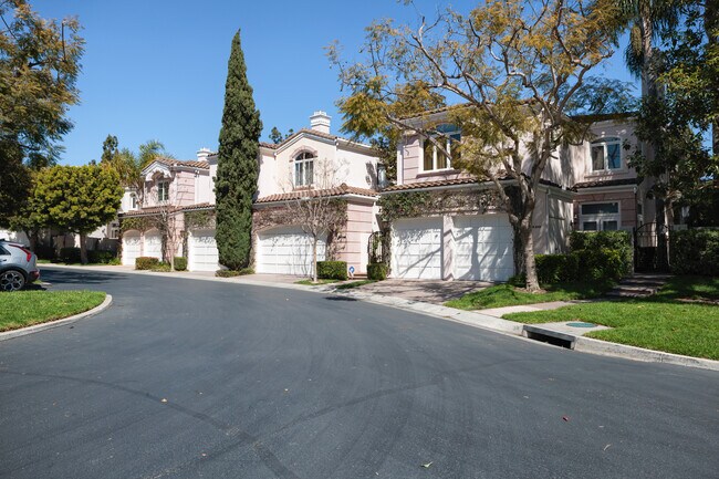 Casabella in San Diego, CA - Building Photo - Building Photo