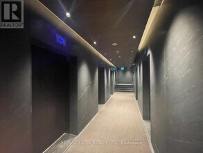 8 Interchange Wy in Vaughan, ON - Building Photo - Building Photo