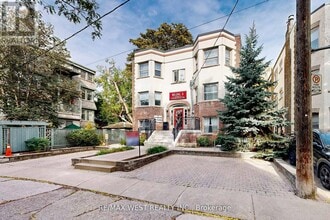 9 Humewood Ct in Toronto, ON - Building Photo - Building Photo
