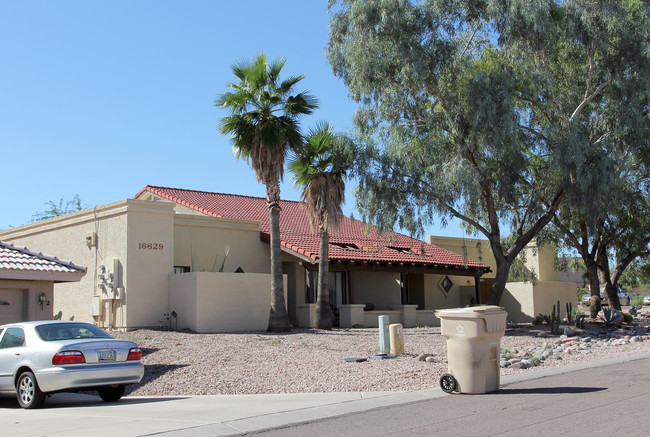 16629 E Almont Dr in Fountain Hills, AZ - Foto de edificio - Building Photo