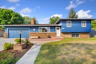 2481 Nyssa Dr in Loveland, CO - Building Photo
