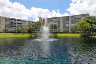 7081 Environ Blvd in Lauderhill, FL - Building Photo
