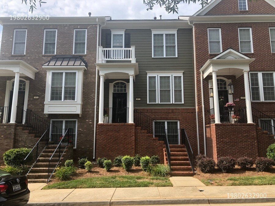 672 6th Baxter Crossing in Fort Mill, SC - Building Photo