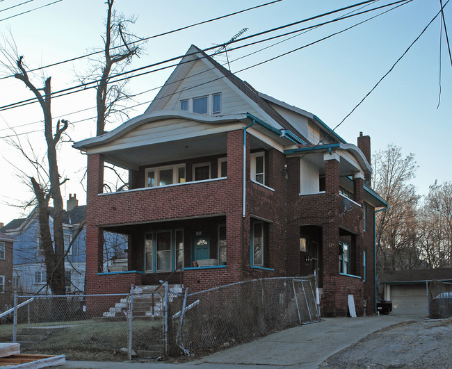 739 Oak St in Cincinnati, OH - Building Photo - Building Photo