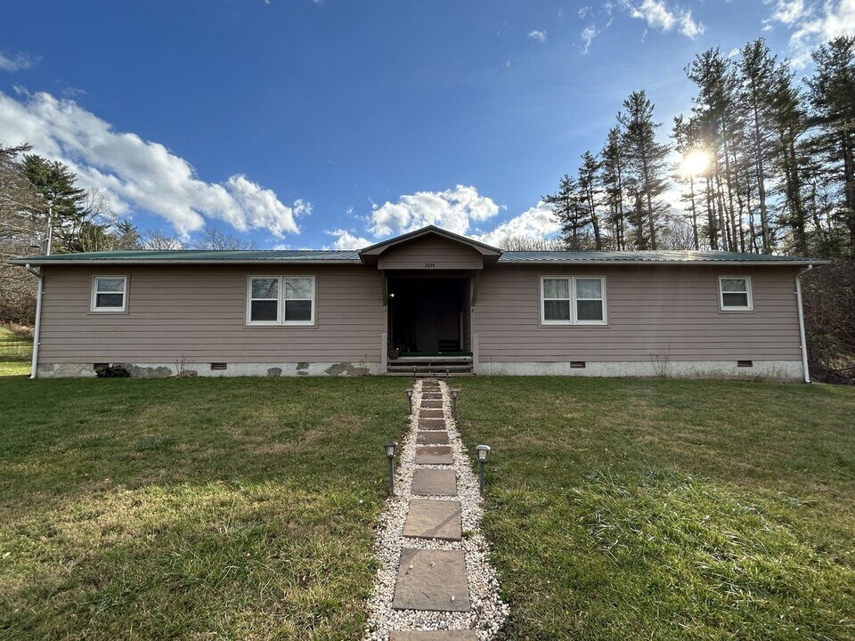 2034 Brown's Chapel Rd in Boone, NC - Building Photo