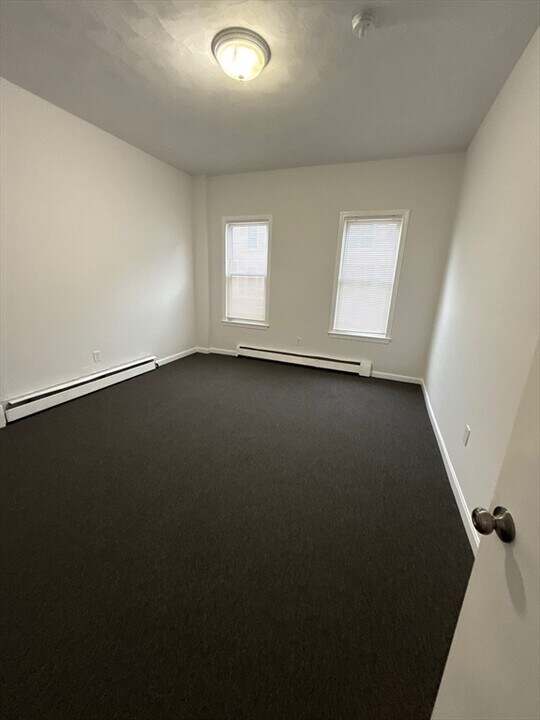 107 Brooks St-Unit -1 in Boston, MA - Building Photo