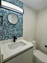 2457 Collins Ave, Unit 203 in Miami Beach, FL - Building Photo - Building Photo