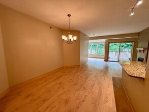 630 Main St N, Unit 303 in Stillwater, MN - Foto de edificio - Building Photo