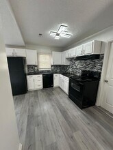 10738 Cambridge Ave in Kansas City, MO - Building Photo - Building Photo