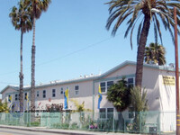 10600 S. Inglewood Blvd. in Inglewood, CA - Foto de edificio - Building Photo