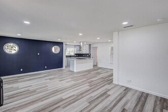 322 NE 29th St in Grand Prairie, TX - Building Photo - Building Photo