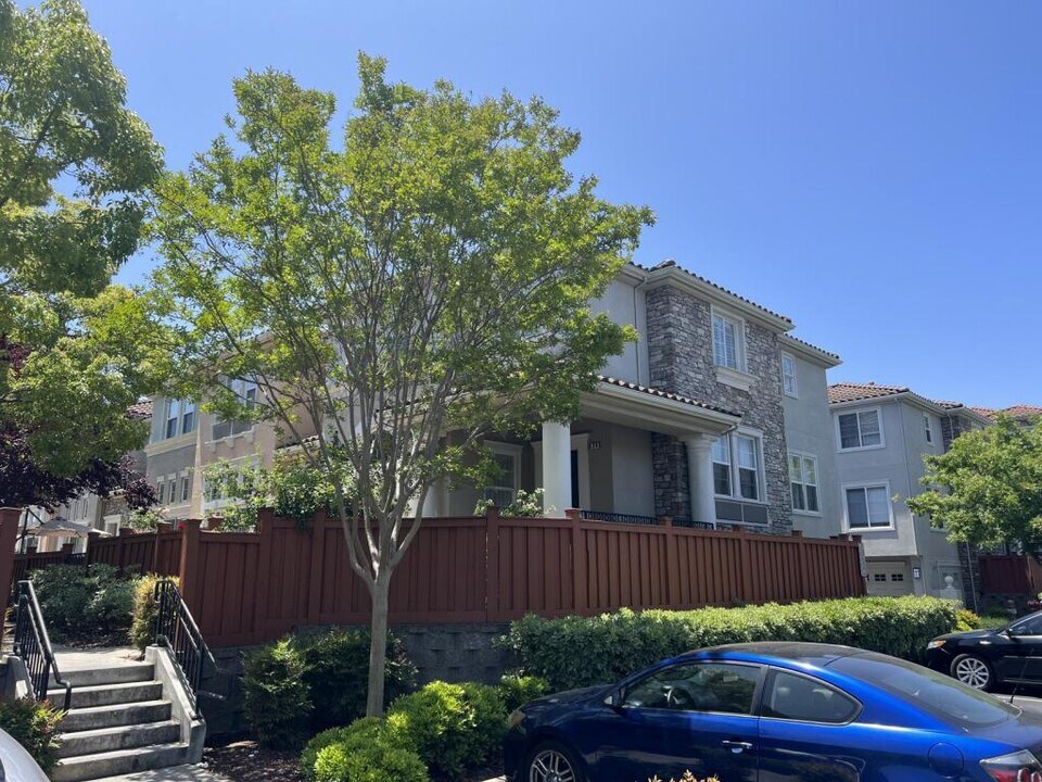 324 Vista Roma Way in San Jose, CA - Building Photo