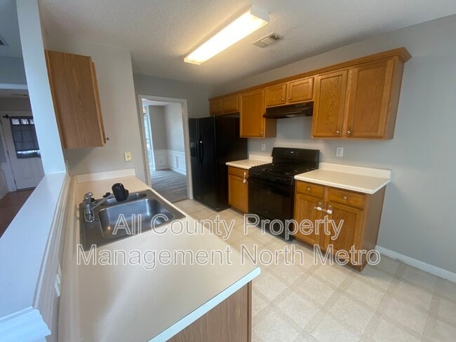 9155 Friarbridge Dr in Suwanee, GA - Building Photo - Building Photo