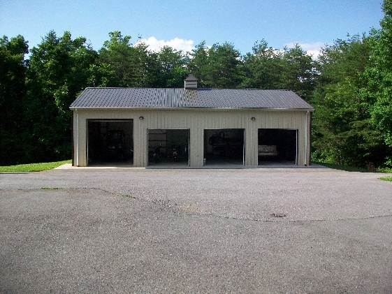 1103 Maple Tree Dr in Bedford, VA - Foto de edificio - Building Photo