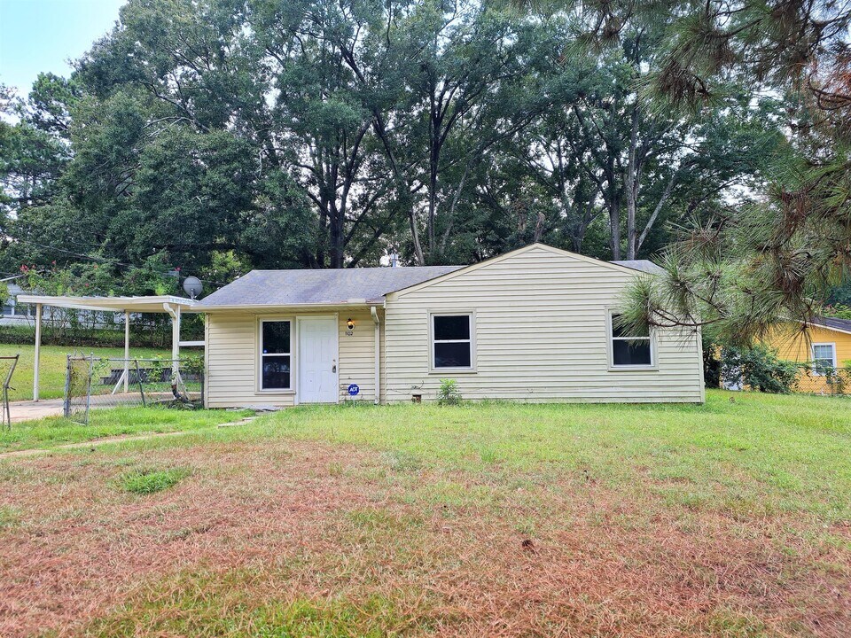 1102 Jameswood Ct in Montgomery, AL - Building Photo