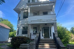 19 Spring St in Bloomfield, NJ - Building Photo
