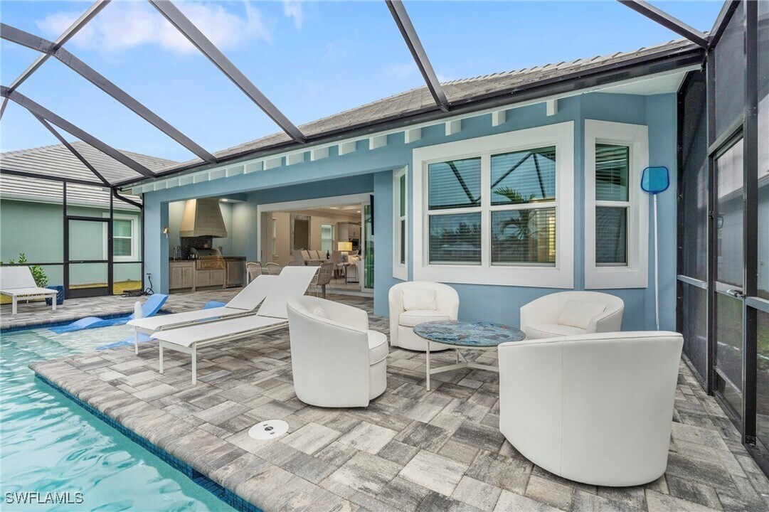 8795 Calypso Ct in Naples, FL - Building Photo