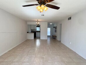 2200 Diana Dr in Hallandale Beach, FL - Building Photo - Building Photo