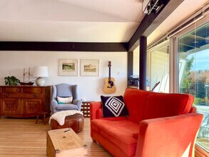 1289 Keith Rd in West Vancouver, BC - Building Photo - Building Photo