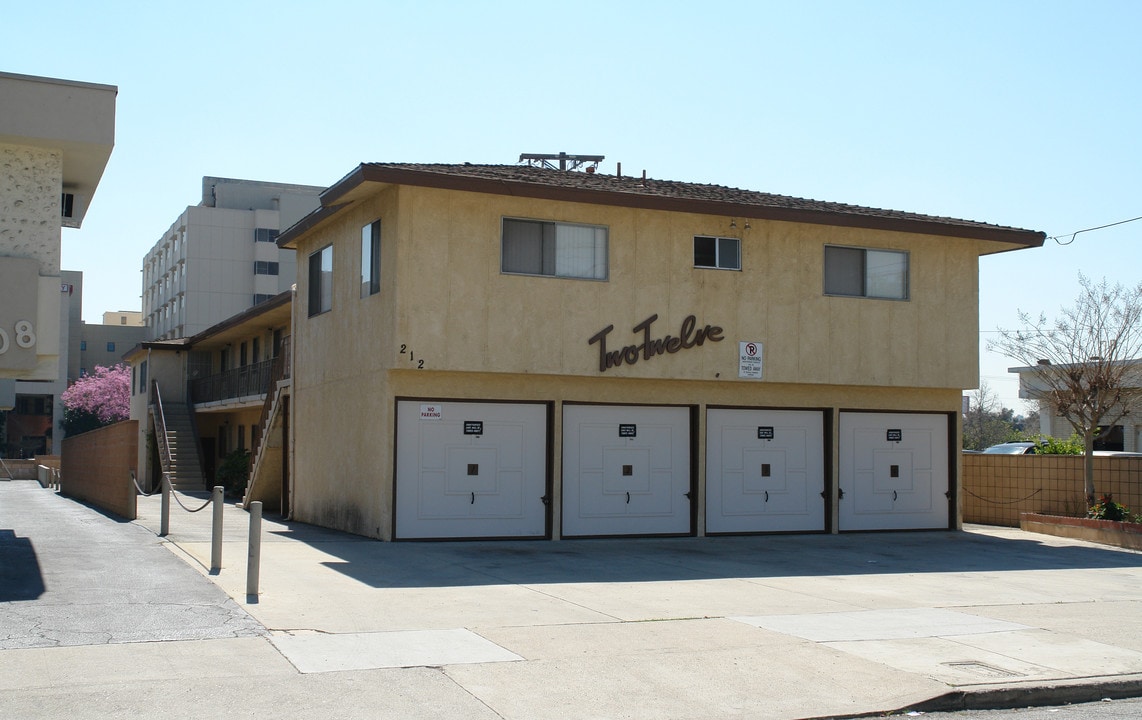 212 W Cypress St in Glendale, CA - Foto de edificio
