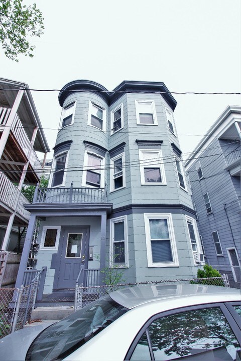 12 Hamlin St-Unit -1 in Cambridge, MA - Building Photo