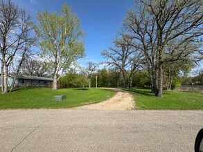 460 W Bridge Ave in Warren, MN - Building Photo - Building Photo